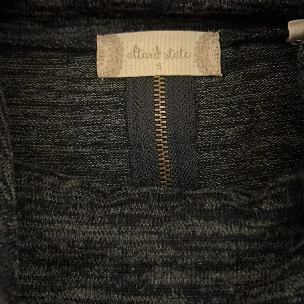 Altar’d State oversized navy mock neck sweater Size S - Picture 3 of 4